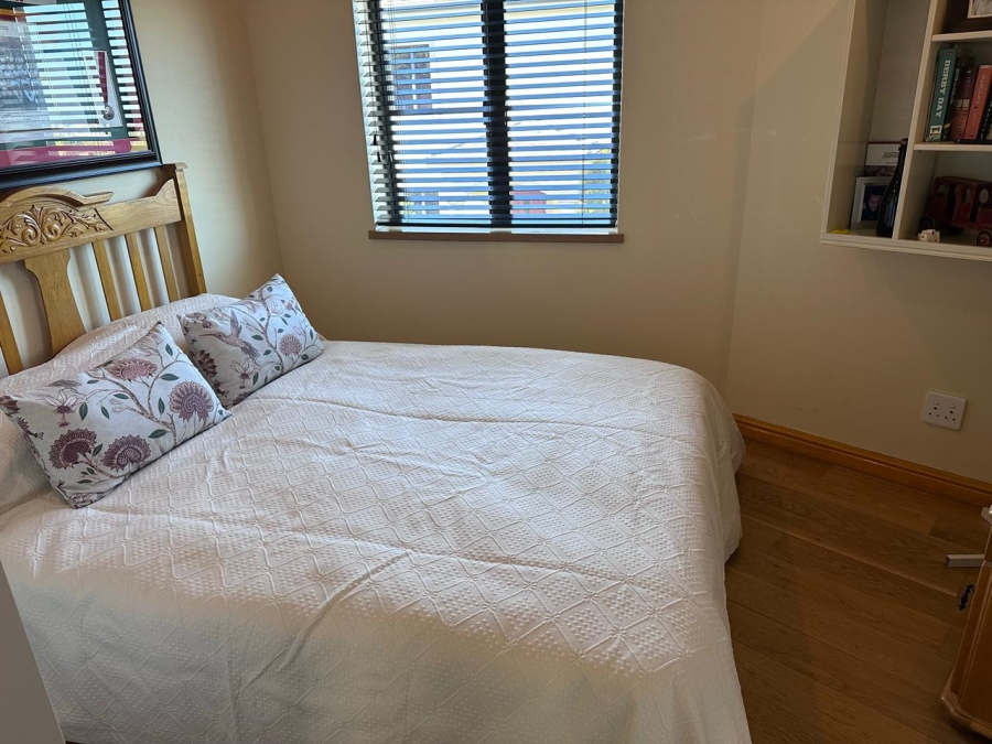 To Let 5 Bedroom Property for Rent in Rome Glen Western Cape